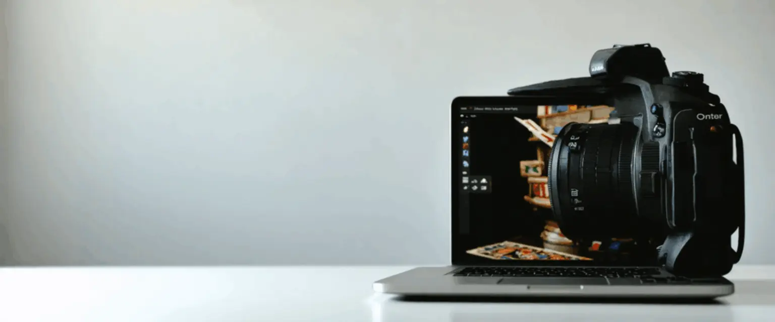 شعار كونامي يظهر بجانب علم الإمارات، يرمز لحصول الشركة على ترخيص ألعاب في السوق الإماراتي.